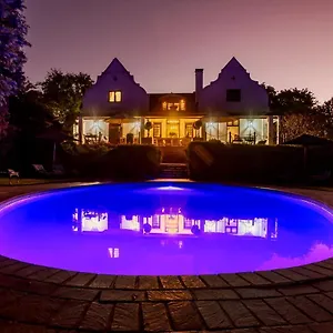 Gasthof Vredenburg Manor House, Somerset West